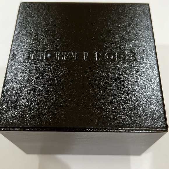 NIB Michael Kors Women’s MK3223 Elena Slim Runway Rose Gold Bracelet Watch - Picture 8 of 8